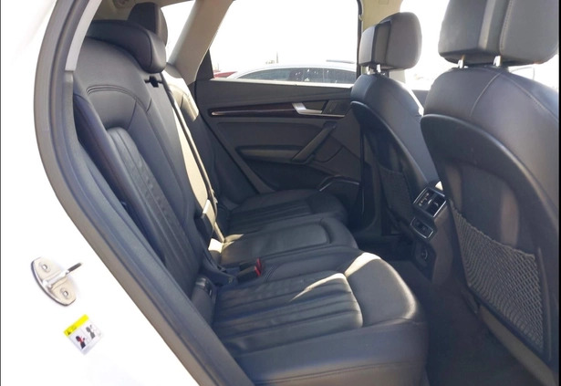 Audi Q5 cena 79900 przebieg: 100200, rok produkcji 2018 z Legionowo małe 79